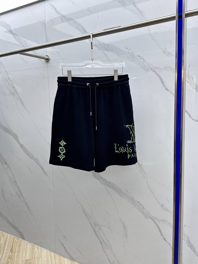 Lv*路易威登 2025春夏新款男士休闲抽绳短裤 高端货简洁时尚大方 简洁利落又清爽 品质做工细节经得起任何形式检验，简约大方百搭款 上身优雅帅气，焕然一新的即