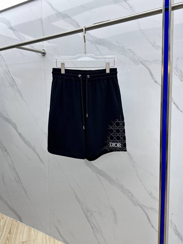 Dior*迪奥 2025春夏新款男士休闲抽绳短裤 高端货简洁时尚大方 简洁利落又清爽 品质做工细节经得起任何形式检验，简约大方百搭款 上身优雅帅气，焕然一新的即