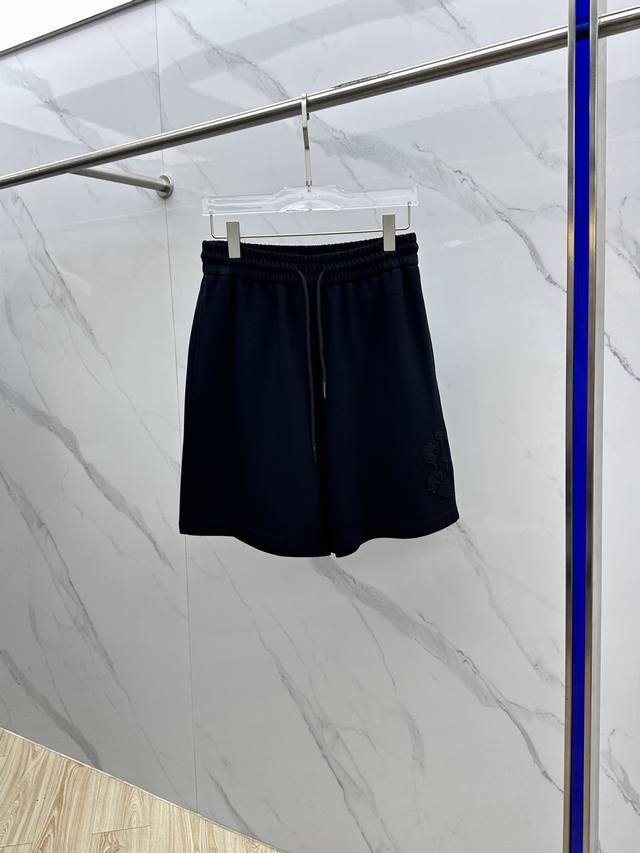 Balenciag*巴黎 2025春夏新款男士休闲抽绳短裤 高端货简洁时尚大方 简洁利落又清爽 品质做工细节经得起任何形式检验，简约大方百搭款 上身优雅帅气，焕