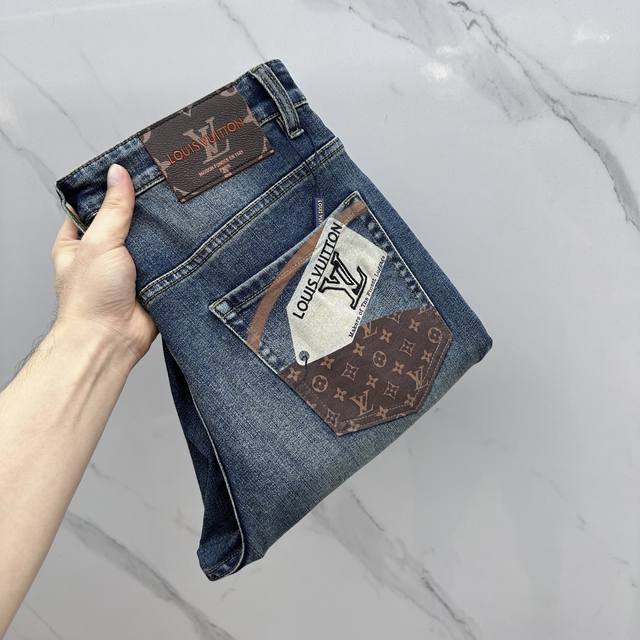 Lv*路易威登 高端定制、2025早春最新款牛仔裤 柜台同步发售 原版定制复刻 客供五金辅料 原单品质 进口固色牛仔面料 重工洗水 做工走线精细 上身绝佳！优选