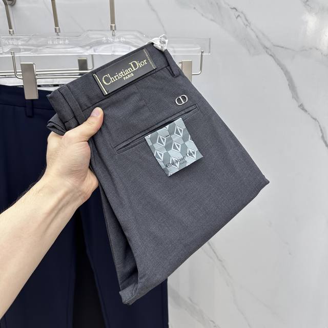 Dior*迪奥 2540春夏新品休闲裤西裤，官网同步发售，裤身工艺设计，进口客供辅料、面料定制，代工厂P出品免检！每个细节做到极致，原版五金配件，潮范十足、三标