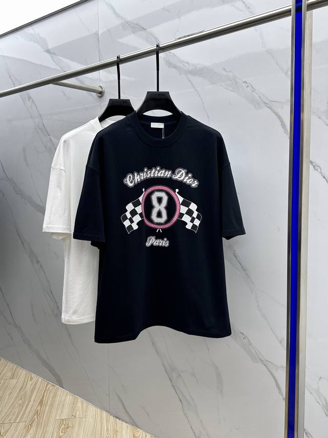 Christian Dior 迪奥 2025Fw春夏新品圆领打底外穿T恤，立体感Logo微廓形半袖，活性纯棉打底T恤，棉，手感面糯有骨感，柔而有韧性。工艺处理，