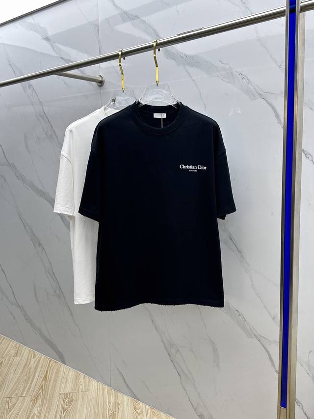 Christian Dior 迪奥 2025Fw春夏新品圆领打底外穿T恤，立体感Logo微廓形半袖，活性纯棉打底T恤，棉，手感面糯有骨感，柔而有韧性。工艺处理，