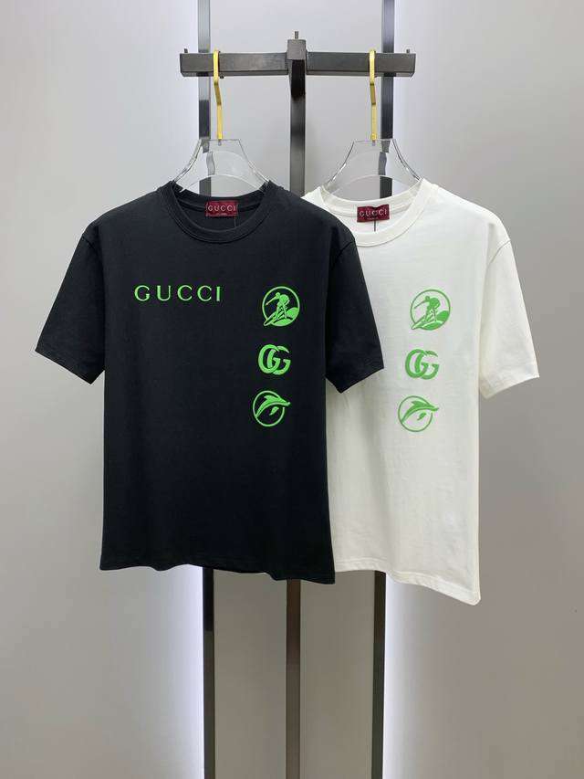 Ss古驰纯棉最新面料经典标识图案Logo时尚简约潮流短袖，最顶级的品质专柜原单短袖，顶级制作工艺进口面料，专柜款独特设计，采用进口高端订制面料。官网在售！面料版