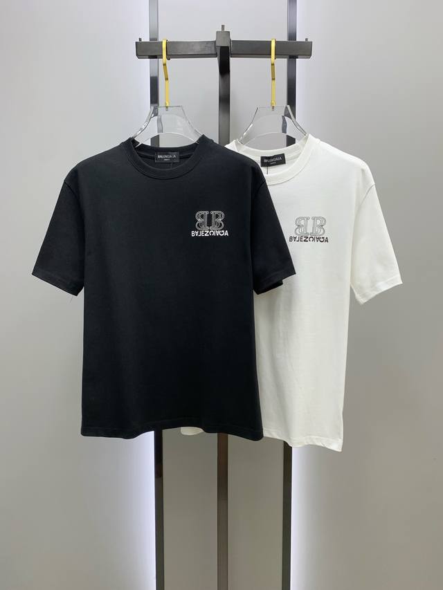 Ss巴黎世家纯棉最新面料经典标识图案Logo时尚简约潮流短袖，最顶级的品质专柜原单短袖，顶级制作工艺进口面料，专柜款独特设计，采用进口高端订制面料。官网在售！面