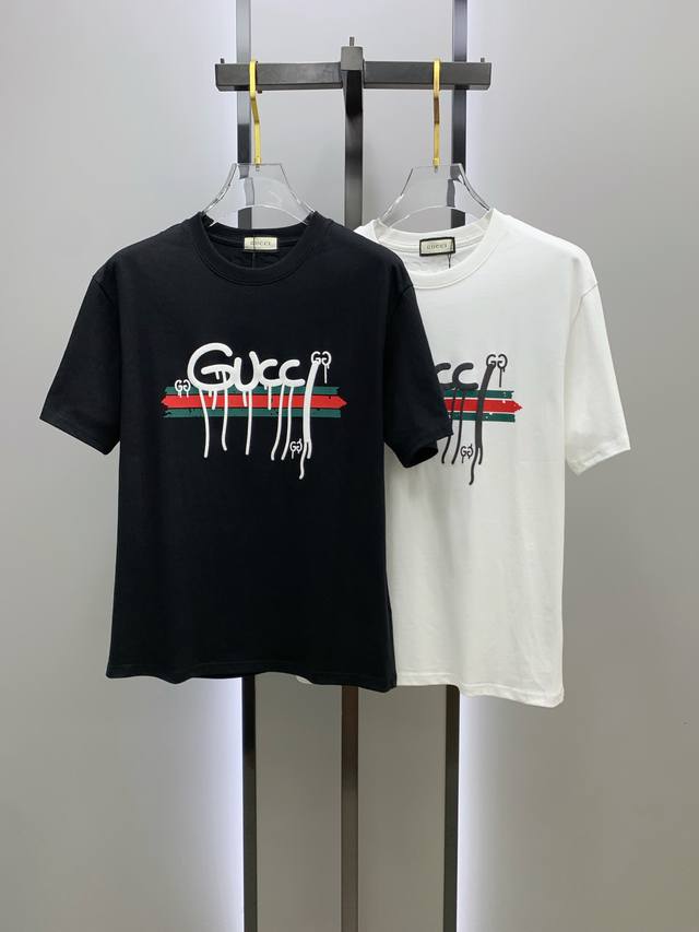 Ss古驰纯棉最新面料经典标识图案Logo时尚简约潮流短袖，最顶级的品质专柜原单短袖，顶级制作工艺进口面料，专柜款独特设计，采用进口高端订制面料。官网在售！面料版