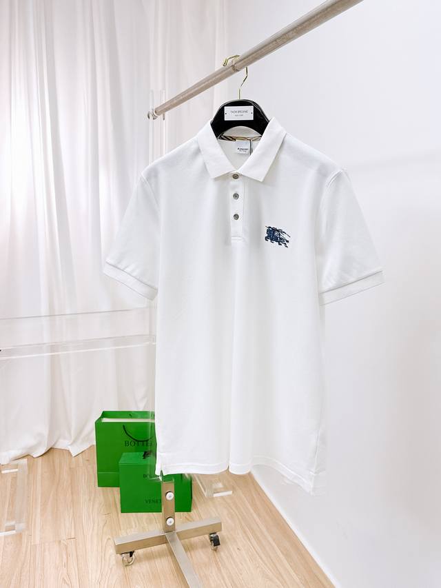 巴宝莉 2025春夏新款男士短袖Polo衫，品牌最新设计元素！既不单调也不复杂,恰到好处的展现品味！客供顶级定制珠地棉面料！舒适吸汗透气根本不在话下,面料独具的