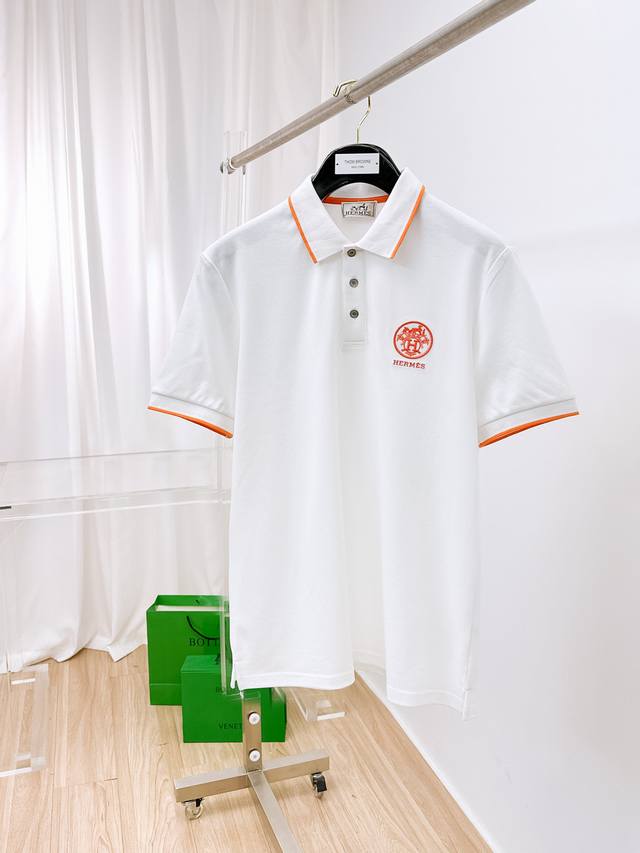 爱马仕 2025春夏新款男士短袖Polo衫，品牌最新设计元素！既不单调也不复杂,恰到好处的展现品味！客供顶级定制珠地棉面料！舒适吸汗透气根本不在话下,面料独具的