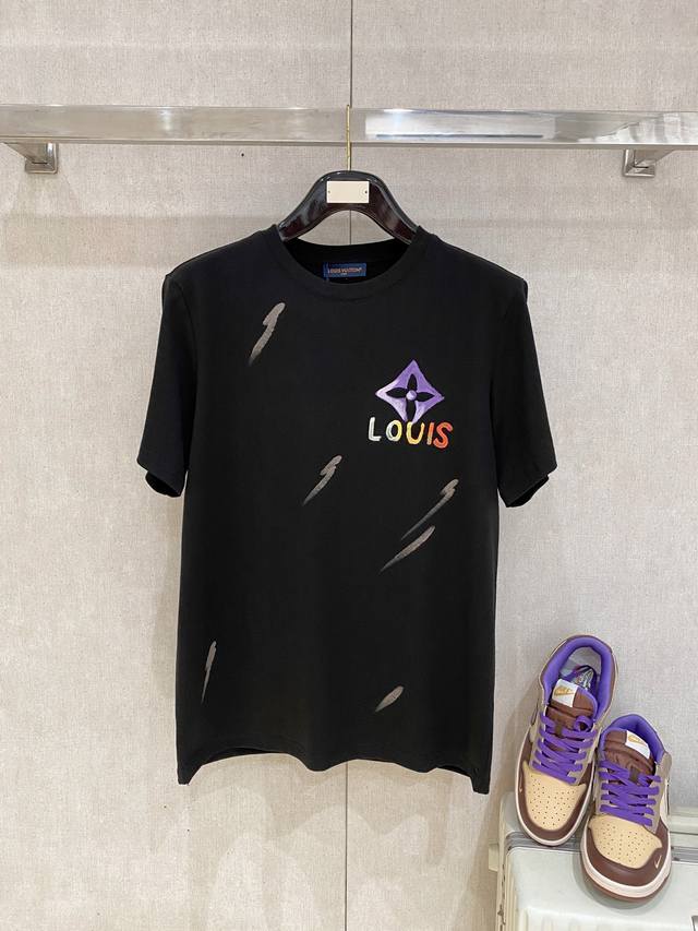Louis Vuitton路易威登独家专供新款原单男士休闲短袖 高端定制 高版本 时尚百搭爆款进口面料 手感超柔软细腻 穿着亲肤舒适 高端精品 代工厂P精细做工