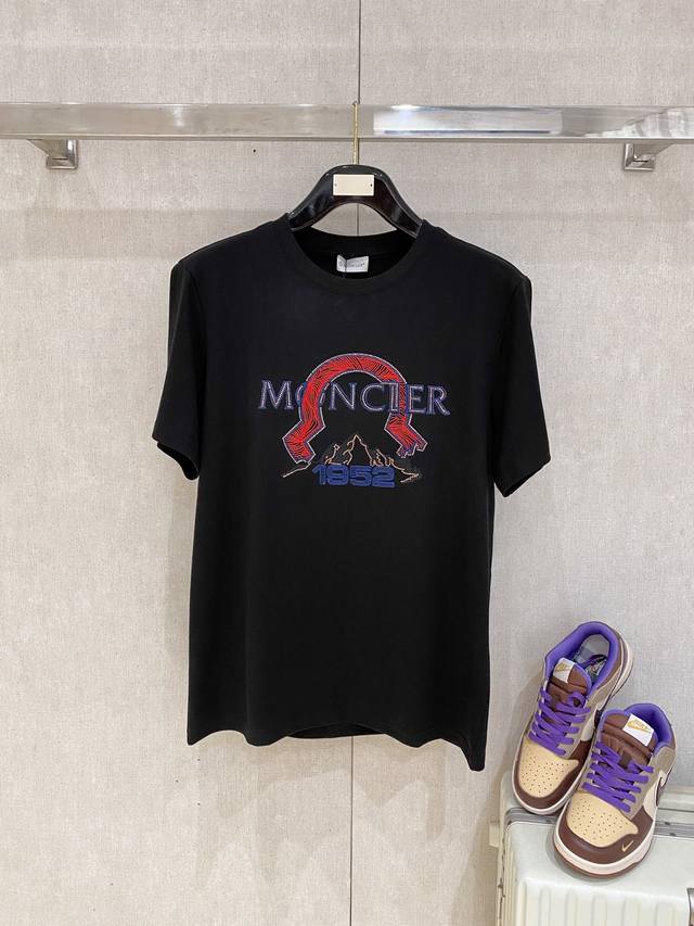 Moncler 蒙口独家专供新款原单男士休闲短袖 高端定制 高版本 时尚百搭爆款进口面料 手感超柔软细腻 穿着亲肤舒适 高端精品 代工厂P精细做工 上身非常赞