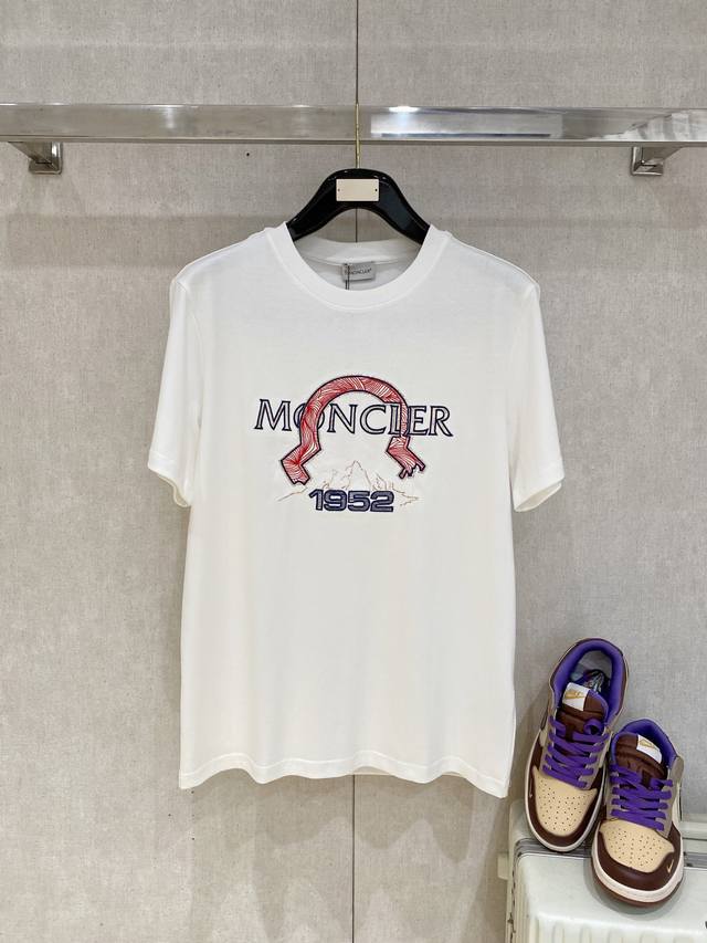 Moncler 蒙口独家专供新款原单男士休闲短袖 高端定制 高版本 时尚百搭爆款进口面料 手感超柔软细腻 穿着亲肤舒适 高端精品 代工厂P精细做工 上身非常赞