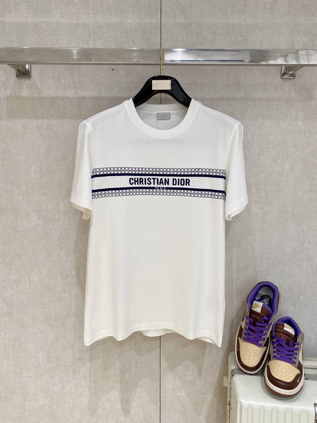 Dior 迪奥独家专供新款原单男士休闲短袖 高端定制 高版本 时尚百搭爆款进口面料 手感超柔软细腻 穿着亲肤舒适 高端精品 代工厂P精细做工 上身非常赞 男士必