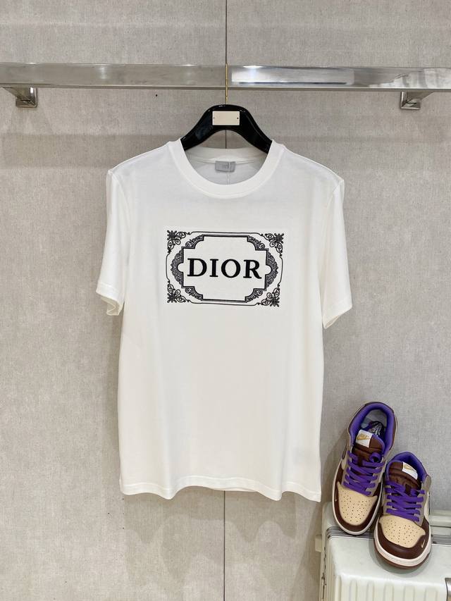 Dior 迪奥独家专供新款原单男士休闲短袖 高端定制 高版本 时尚百搭爆款进口面料 手感超柔软细腻 穿着亲肤舒适 高端精品 代工厂P精细做工 上身非常赞 男士必