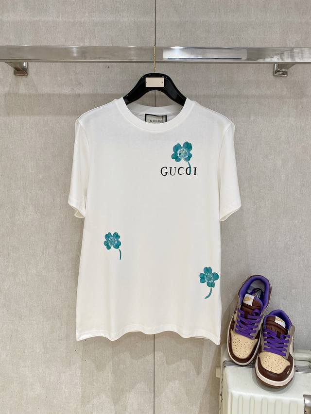 Gucci 古驰独家专供新款原单男士休闲短袖 高端定制 高版本 时尚百搭爆款进口面料 手感超柔软细腻 穿着亲肤舒适 高端精品 代工厂P精细做工 上身非常赞 男士