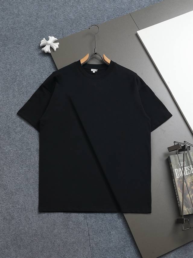 Loewe 罗意威 微宽版型Xs S M L 25Ss最新最顶级 经典Logo烧花裁剪圆领短袖，最顶级的品质专柜原单短袖，顶级制作工艺进口面料，专柜款独特设计，