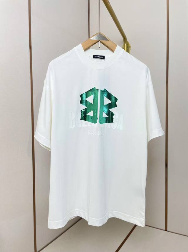 巴黎世家新款 双B硅胶字母T恤 硅胶字母更立体更有质感 320克纯棉面料 重磅洗水做旧 破坏磨破处理 廓形落肩 小领口 Oversize版型 白色 黑色 男女同