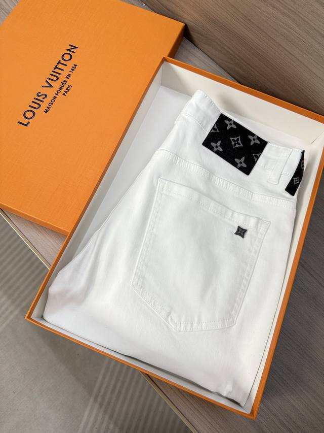Lv驴家25Ss夏季新款牛仔裤，高端品质，面料超级柔软舒适 小直筒版型，上身修长，万能搭配款 颜色：黑色，白色 码数：29，30，31，32，33，34，36，