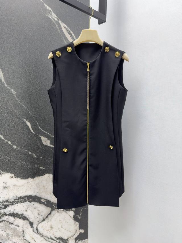 L家 25Ss 春夏新品圆领金扣拉链无袖连衣裙 单拉链的造型设计 立体剪裁收腰版型上身绝绝子 减龄少女穿搭可甜可盐 两肩金扣装饰气质高级又时髦 经典老花内衬奢华