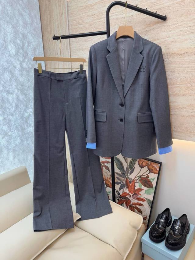 Xz078#新款套装 Miu 家贴布绣花字母 40%羊毛西装外套长裤套装 灰色 Smlxl