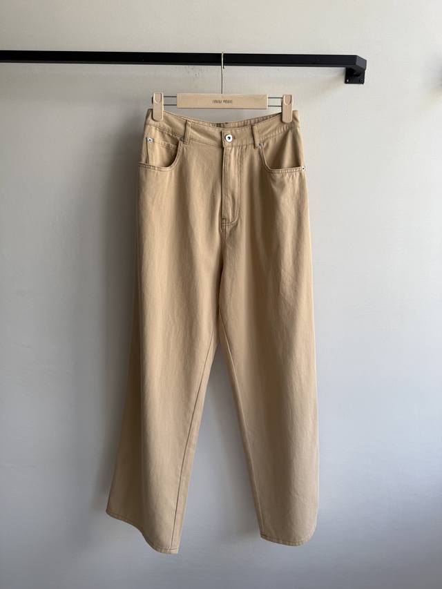 Miumi* 25Ss春夏新款 高腰牛仔长裤。原版开发！高版出品！进口斜纹棉牛仔材质 多重酵素水洗 挺括舒适有型 高腰系扣插兜版型设计 增添造型层次感 配合后臀