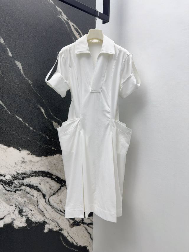 Bv 25Ss 春夏新品夏日极简主义挽袖式翻V领连衣裙 垂坠双口袋装饰收腰压褶伞摆设计 收腰系带版型巨显瘦 上身自带优雅知性松弛感 超级实穿的衬衫裙 通勤百搭款