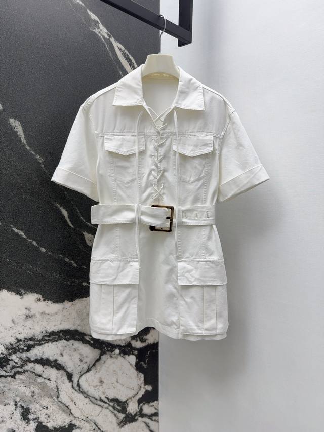 Bal 25Ss 春夏新品交叉系带翻领牛仔连衣裙 工装双口袋做旧磨破设计可甜可盐 金属扣腰带束腰宽松H版型时髦又帅气 版型不挑人上身超显瘦超洋气 休闲摩登穿搭演