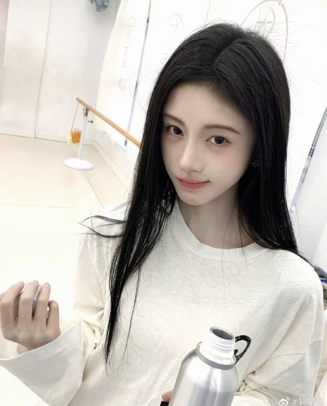 新款[P]！最新Acne 25New P联名长袖T恤。尺码：Sml。 。