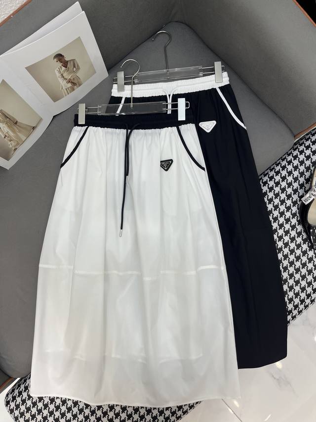 Prad* 25Ss新款半身裙 经典三角标装饰 撞色腰围设计 高品质 两色三码Sml