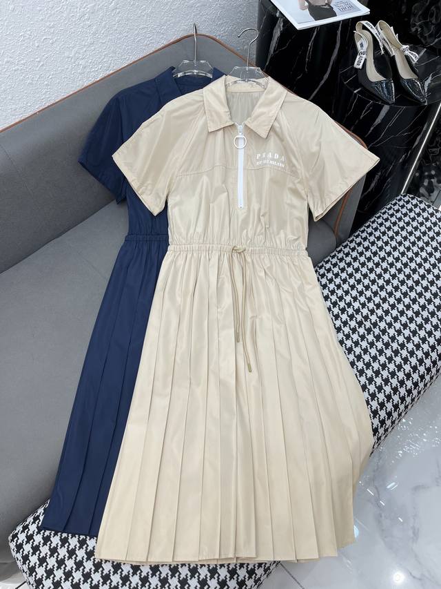 Prad* 25Ss新款短袖连衣裙采用尼龙面料 抽绳束腰压褶裙摆 字母印花装饰 高品质 两色三码Sml