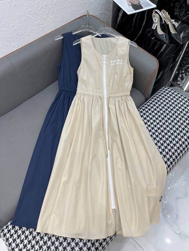 Prad* 25Ss新款无袖中拉链连衣裙采用尼龙面料 抽绳束腰设计 字母印花装饰 高品质 两色三码Sml