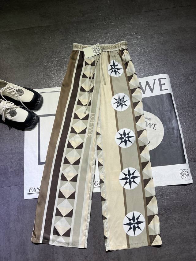 Loew* 新款 几何图形撞色印花松紧腰休闲裤丨独家高版出品！搭配个性几何图案与独特星芒元素，艺术感与设计感拉满。巨能遮肉显长腿 几何条纹图案超级好看 时髦和腔