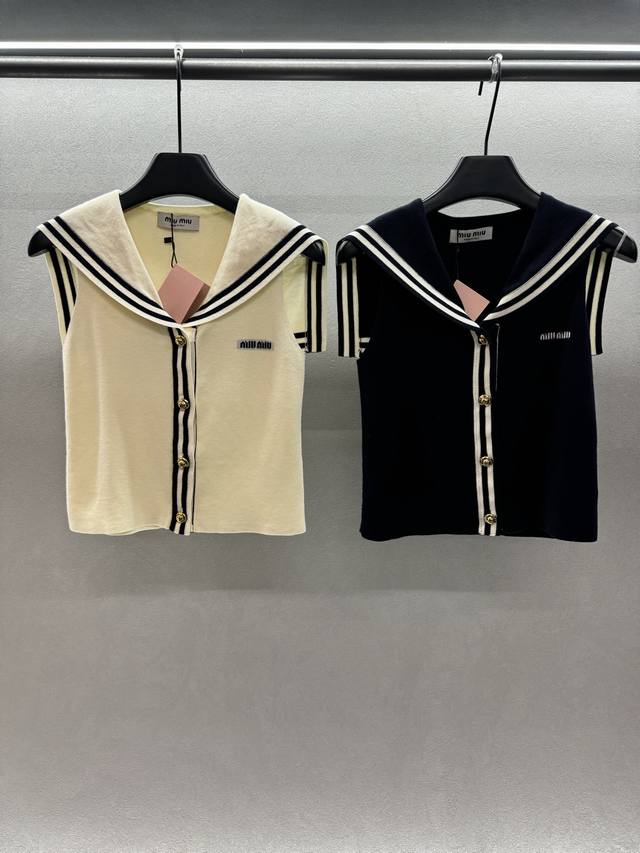 2660 Spring And Summer ！Miumi*U，海军领针织背心， 配色高级，减龄百搭， 面料柔软亲肤，棉花糖触感！ 两色，三码！