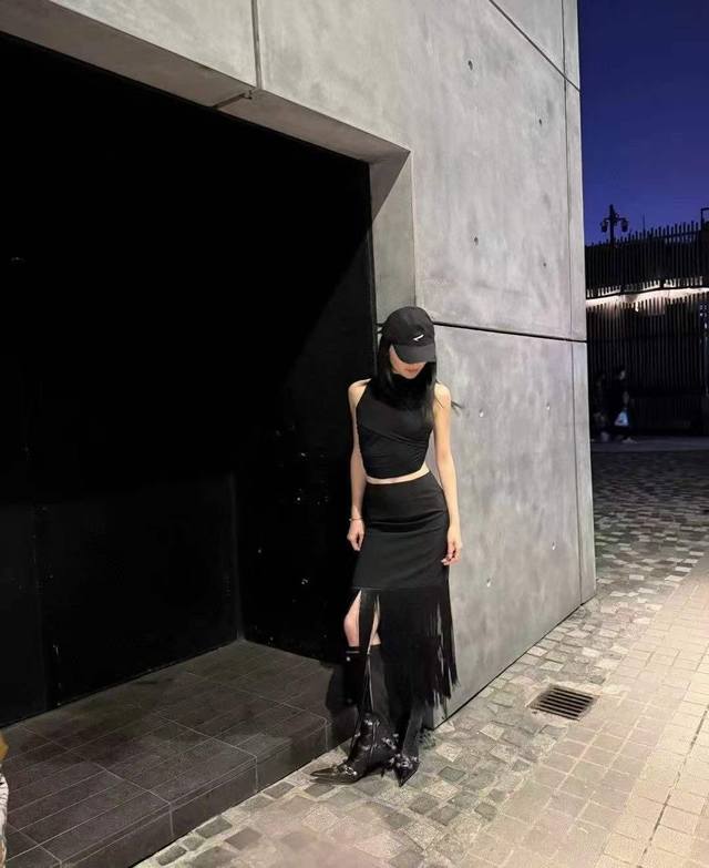 Stella 2025 春夏新款显瘦半身裙垂感直筒时尚百搭流苏裙黑色 Sml
