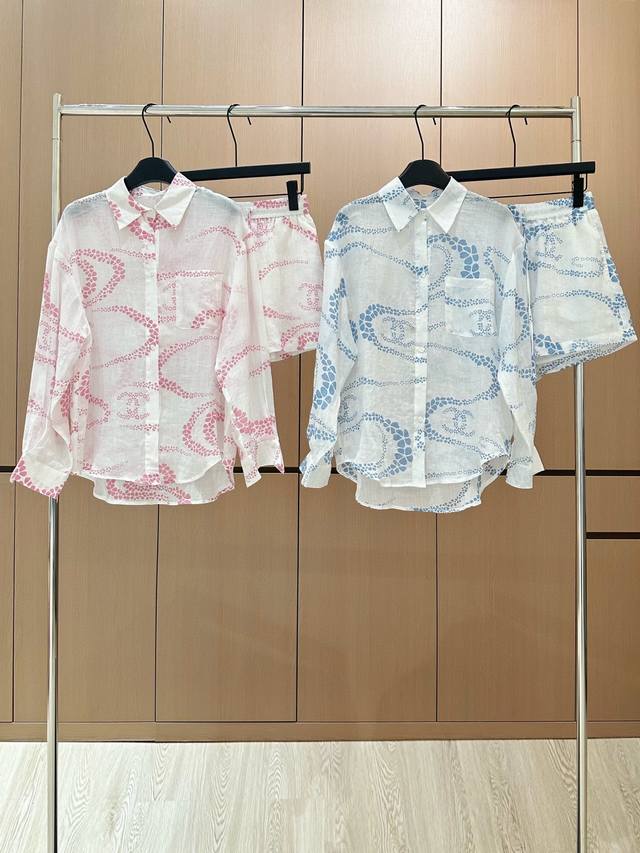 爆款现货 原单品质 Chane*｜25新品印花衬衫短裤套装！ 高端定制麻料，搭配松紧腰短裤 极简主义风法式优雅的慵懒风， 休闲又时髦！ 立体剪裁版版型可甜可盐减
