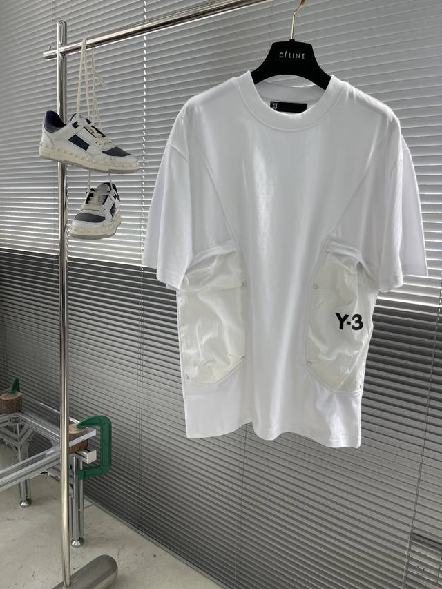 Y-3 Yamamoto山本耀司春夏新款短袖T恤，拼接口袋设计，定制40支双纱精梳棉 上身柔软舒适贴身耐穿。进口高端绣花Y3字母图案设计，非常的新颖且极具辨识度