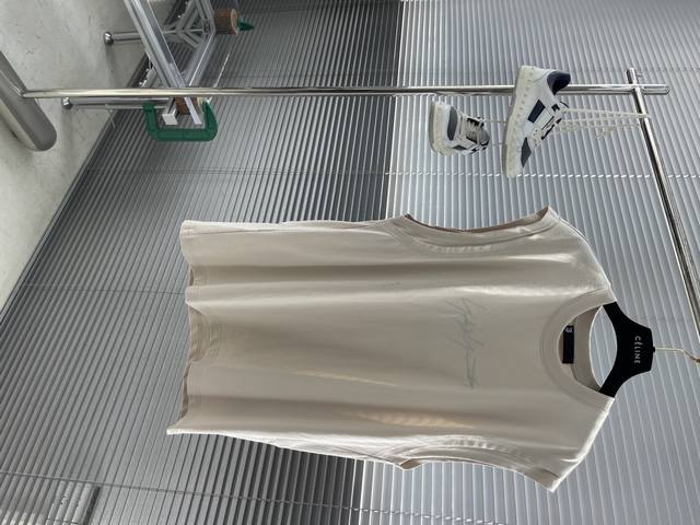 Y-3 25Ss Yamamoto山本耀司宽松绣花Logo 无袖背心，高端版本，采用重磅双纱精梳棉材质，柔软的面料触感，贴身穿着亲肤舒适，设，宽松的版型裁剪，不