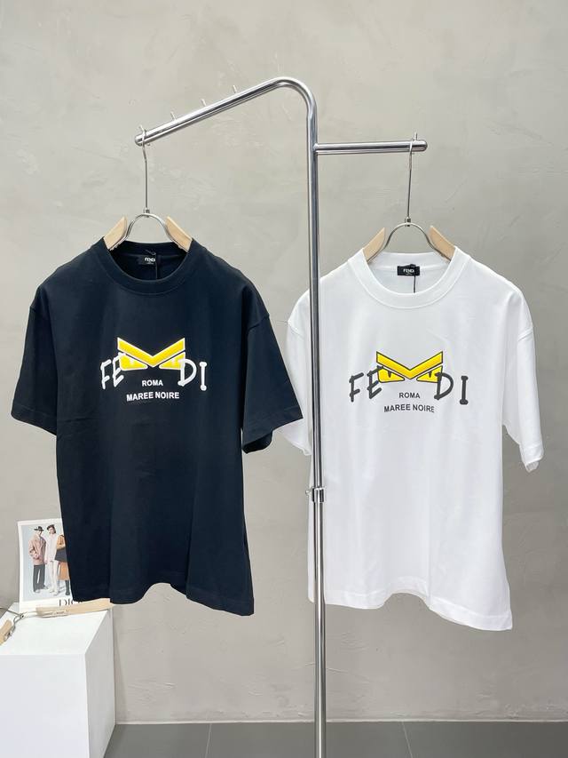 Fendi芬迪独家专供新款男士休闲短袖 高端定制 高端版本 时尚百搭爆款进口面料 手感超柔软细腻 穿着亲肤舒适 高端精品 代工厂P精细做工 上身非常赞 男士必备