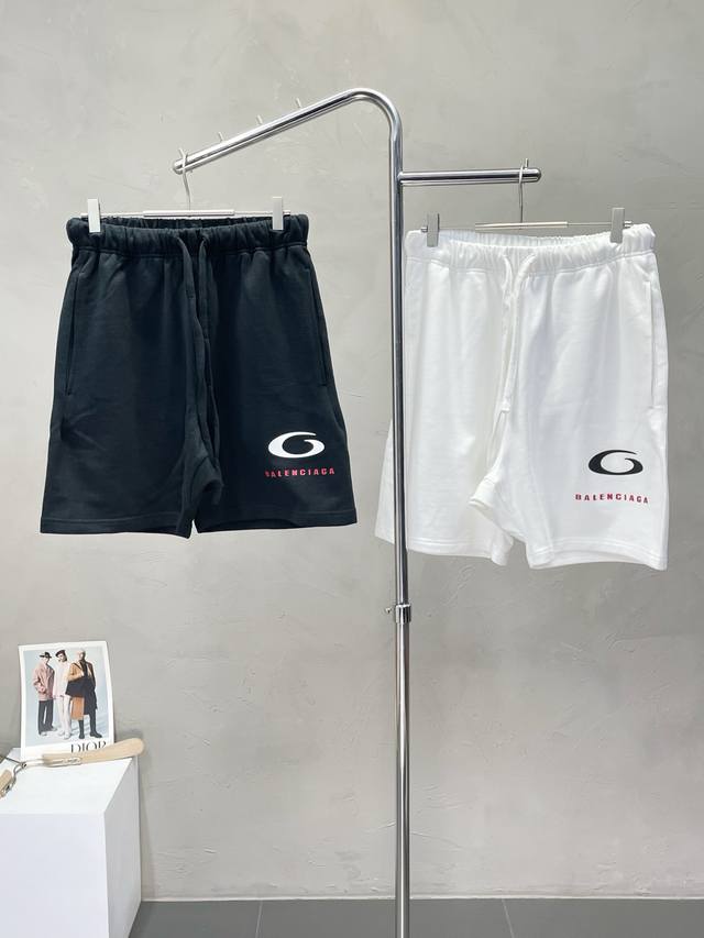 Balenciga巴黎世家独家专供新款休闲短裤高端版本！专柜定制面料 透气舒适度高，细节无可挑剔，品牌元素设计理念，体现高品质。手感细腻柔软！呈现休闲裁剪，上身