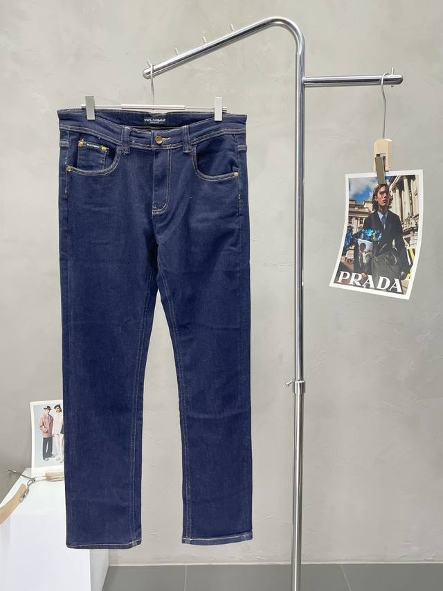 Dolce&Gabbana杜嘉班纳独家专供新款休闲牛仔裤高端版本！专柜定制面料 透气舒适度高，细节无可挑剔，品牌元素设计理念，体现高品质。手感细腻柔软！呈现休闲