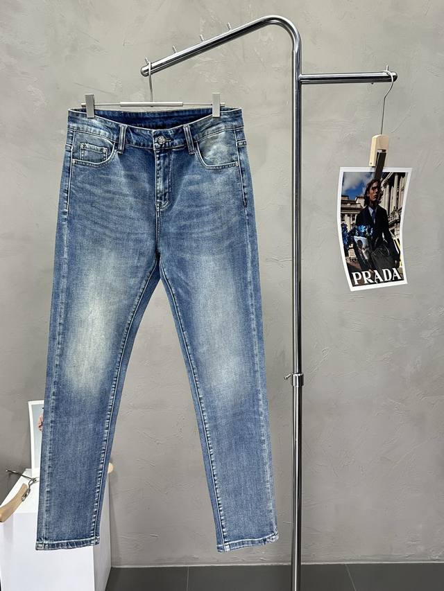 Burberry巴宝莉&Armani阿玛尼独家专供新款休闲牛仔裤高端版本 专柜定制面料 透气舒适度高，细节无可挑剔，品牌元素设计理念，体现高品质。手感细腻柔软！