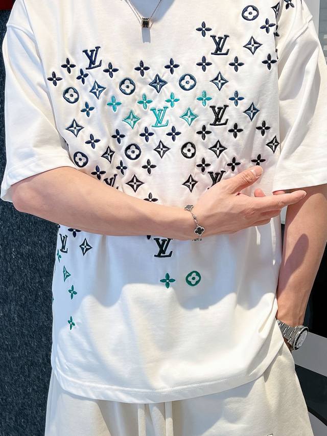 活动款持续有效多让20 路易威登Lv2025新工艺洗春夏新款首发专柜最新款短袖圆领T恤 官网同款 高端订制 设计前卫时尚！品牌Logo重工艺设计 高端定纯棉面料
