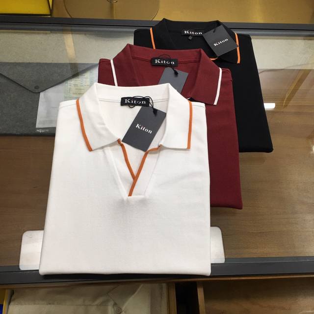 新品Polo Kiton... 25春夏新品 时尚Polo 翻领短袖 高级定制百搭款式 任何人都可以轻松驾驭 面料全订制工艺 胸前奢华经典品牌Logo设计，非常