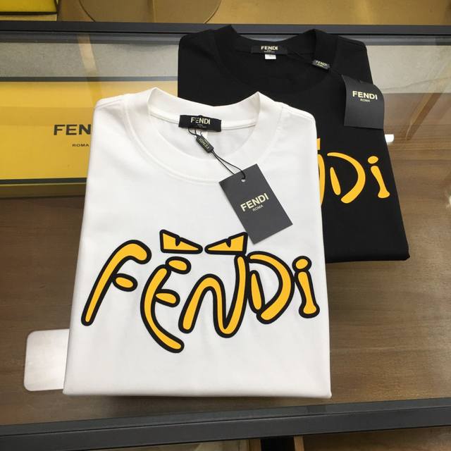 新品 Fend...I 2025春夏首发专柜最新款短袖圆领T恤 高端订制 设计前卫时尚！品牌Logo重工艺设计 高端定制丝光云朵棉面料.手感柔软.穿着舒适.专柜