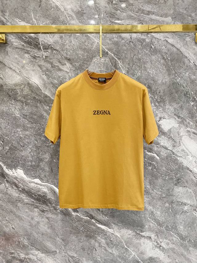 顶级品质 专柜官网同步发售！辅料全部原版定制出品，贸易公司真品订单。高级定制进口面料，以天然植物纖維提炼出来，比一般棉织物轻薄 手感柔软，穿着舒适 完全不易有刺