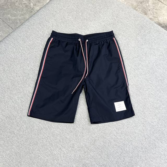 调价# 。Tb- 新品 裤腿两侧红白蓝织带设计款 简约休闲款短裤 松紧裤头抽绳装饰 简约百搭款 推荐人手入 1-4 M-2Xl