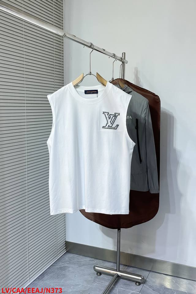 N373 Lvlouisvuitton 路易威登 2025春夏全新系列单品上线，非常时髦前卫的一款男女同款背心，标识Logo图案刺绣修饰！区别于以往的不同，宣示