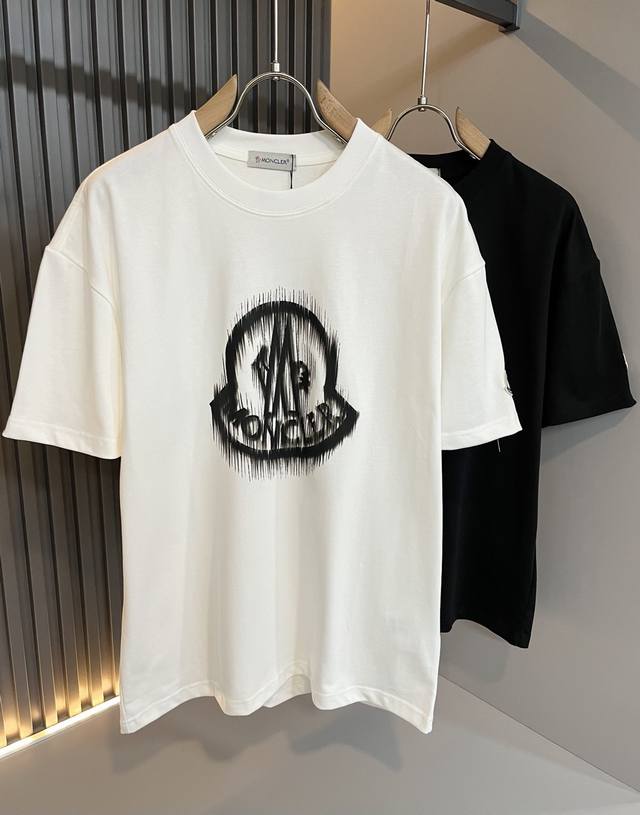 Moncler2025春夏新款原单男士圆领短袖T恤 同步售卖 高端品质 高版本 Os版型阔版 爆款定制进口双股100%纯棉面料 胸前后背印胶字母Logo设计 手