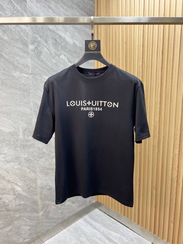 Lv 路易威登 2025年春夏新品上新 三标齐全 丝光棉圆领短袖T恤 好货不用过多介绍 看细节 专柜码数：M-Xxxl 175 140建议L