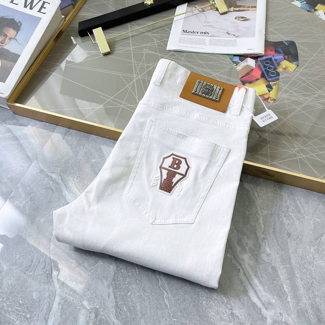 Bc 2025Ss蛇年春夏贺岁款牛仔裤。原单1:1制作，日常必备的完美之选，简单大气亦时尚有型，定制进口丹宁面料 ，重工洗水工艺，做工复杂工艺精湛。轻松迎合四季