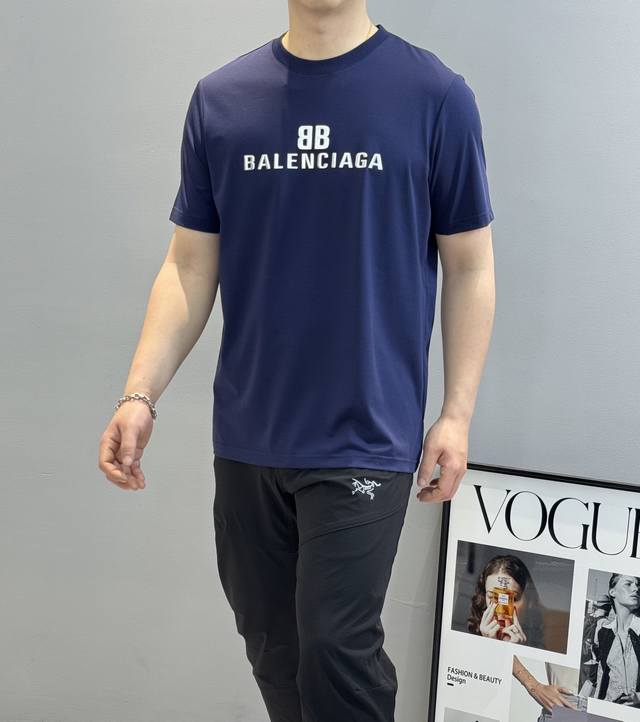 Balenciag*巴黎世家25S新款丝光棉T恤.胸口最新精致3D立体高周波烫画工艺.品牌经典字母.品相与面料工艺都极为拔尖的一款短袖，优选190G丝光棉面料.